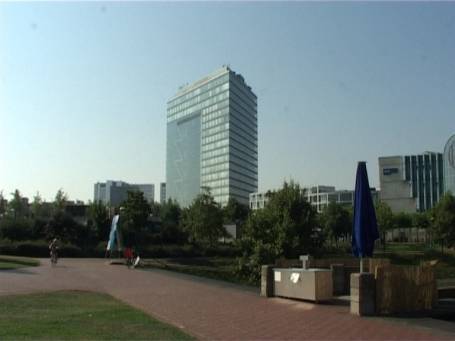 Düsseldorf : Das Stadttor liegt in der Nähe des Medienhafens
